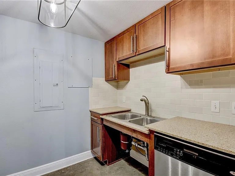 1601 E Cesar Chavez St #102 — Photo 8