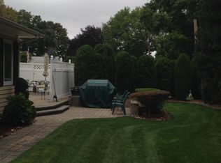 45 Applewood Rd, Cranston, RI 02920