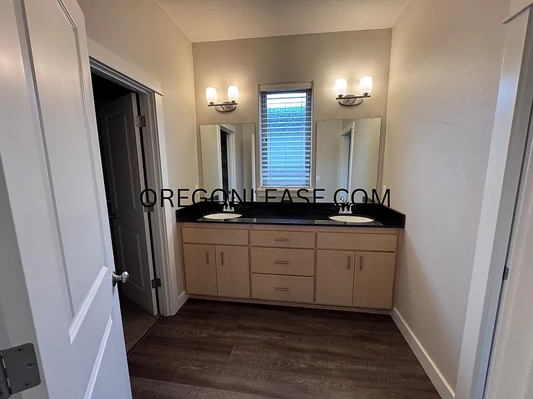 985 Lorella Ave — Photo 14