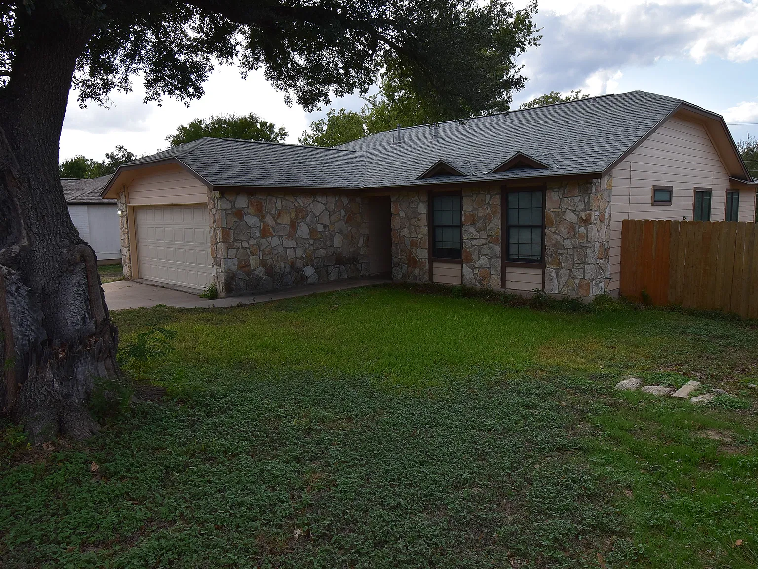 3 bed, 1443 sqft, $1,800 — Photo 2