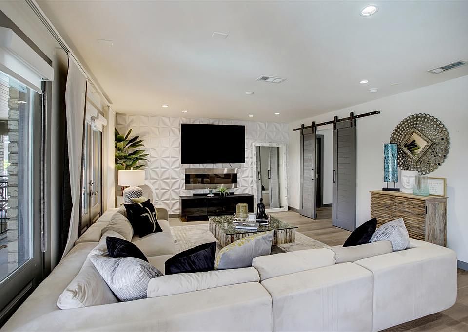 1st image of 1410 Hyde Park Blvd APT 212