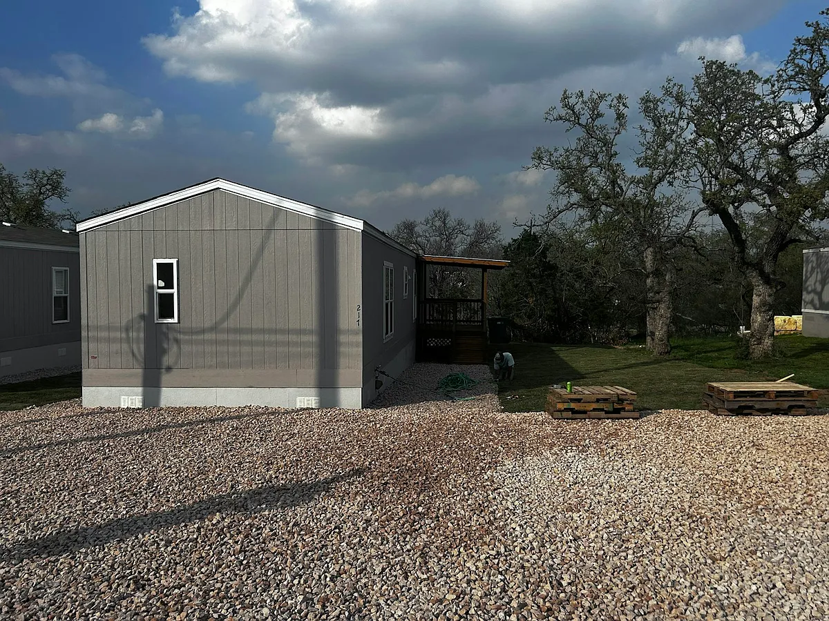 Building Photo - 217 E Castleshoals Dr