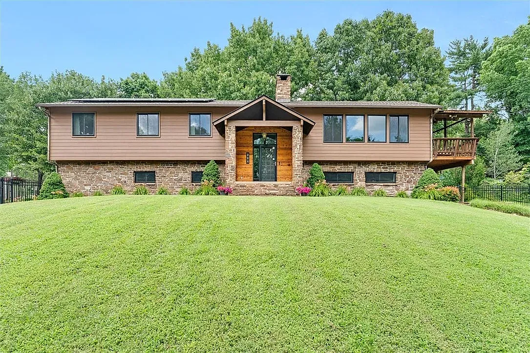 4 bed, 3355 sqft, $4,980 — Photo 3
