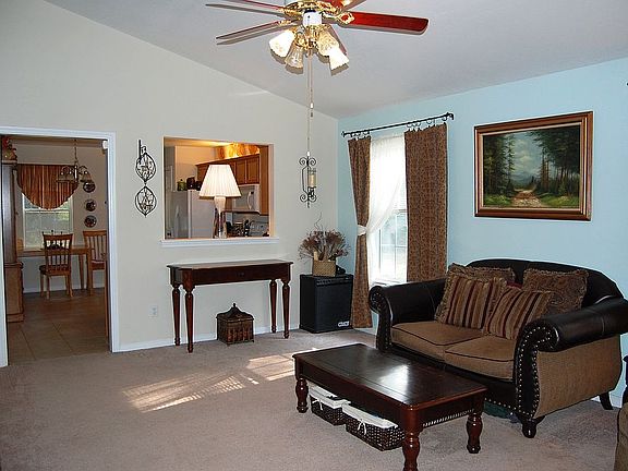 Family Room- Ktchn Pass-thru