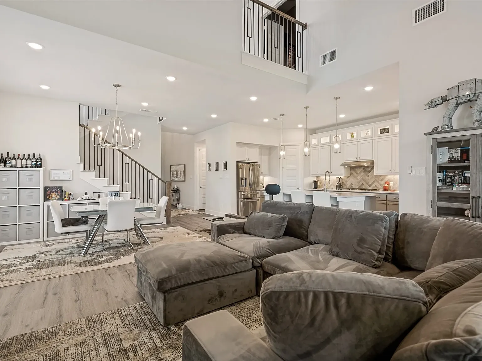 4 bed, 3040 sqft, $3,750 — Photo 4