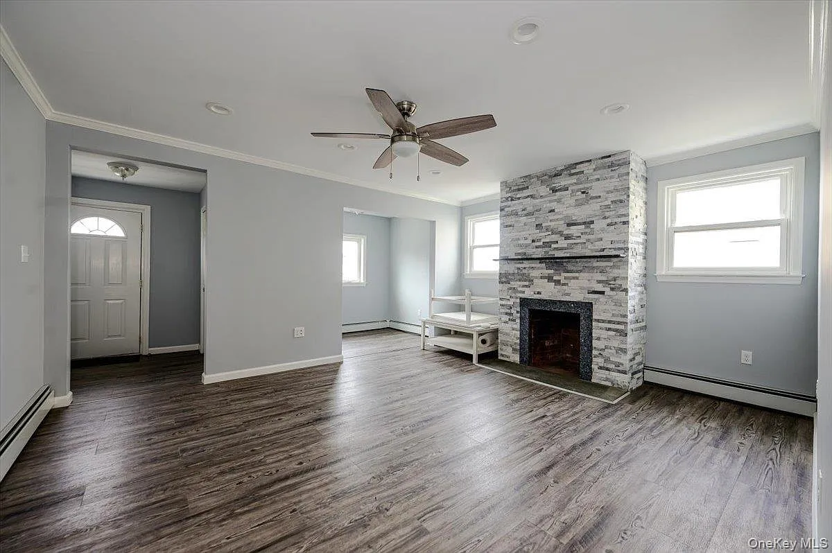 3 bed, 1.0 bath, 1400 sqft, $4,100 — Photo 2