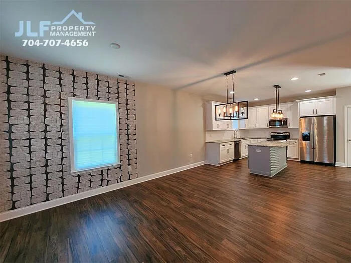 4 bed, 3.5 bath, 1993 sqft, $2,245 — Photo 2