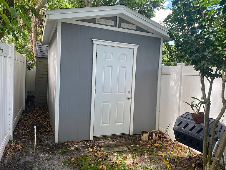 820 Huntington Ct — Photo 12