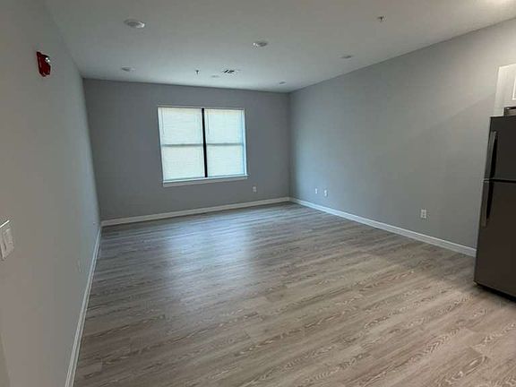 5th image of 127 16th Ave #308