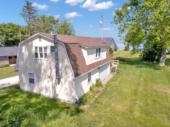 7937 Lakeview Dr, Lexington, MI 48450