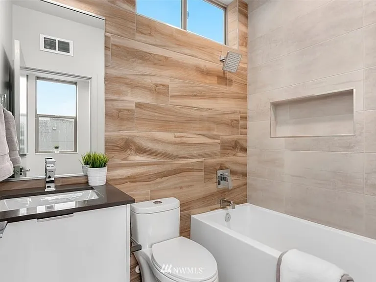 5251 Fauntleroy Way SW — Photo 3