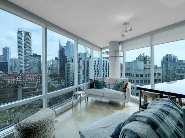 1003 Burnaby St #1502, Vancouver, BC V6E 4R7