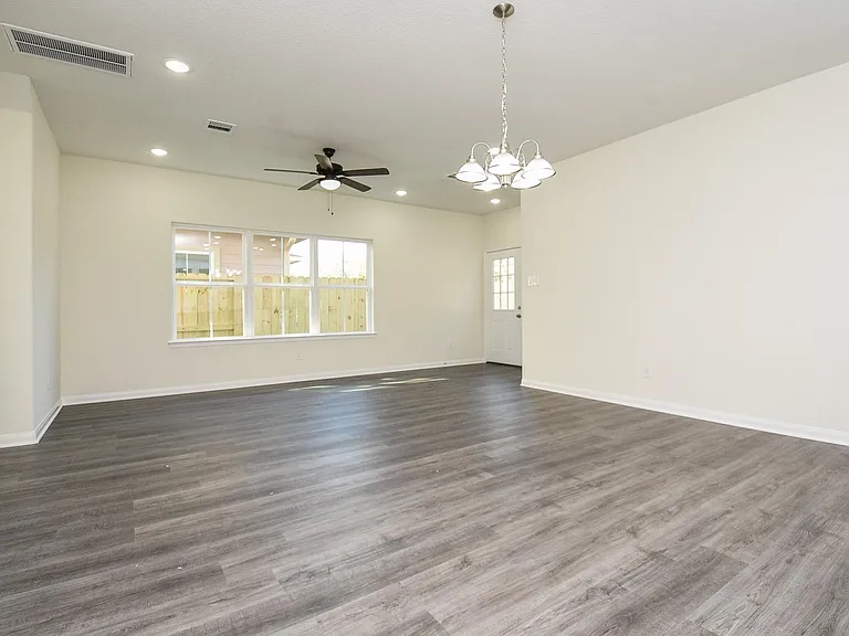 2819 Topiary Ln — Photo 6
