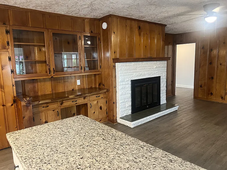 604 College Ave E — Photo 17