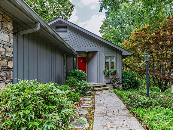 4th image of 2090 Golfside Ln