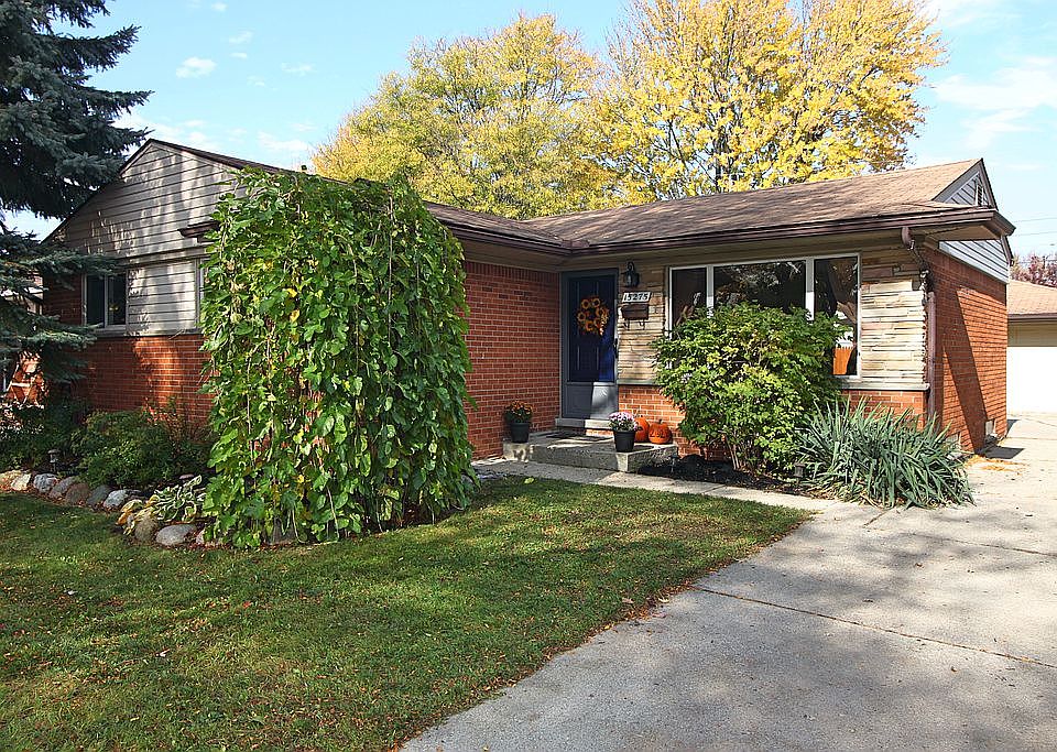 1st image of 15275 Everly St