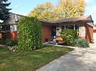 15275 Everly St, Roseville, MI 48066