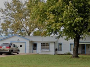 209 W 8th St, Dill City, OK 73641