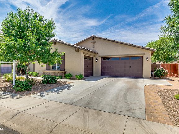 3rd image of 2481 E Carob Dr
