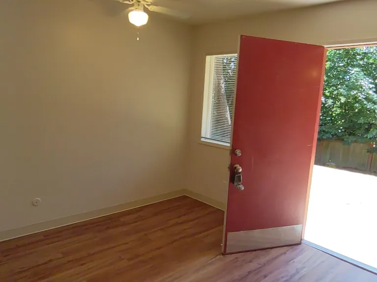 West Slope Apartments — Photo 8