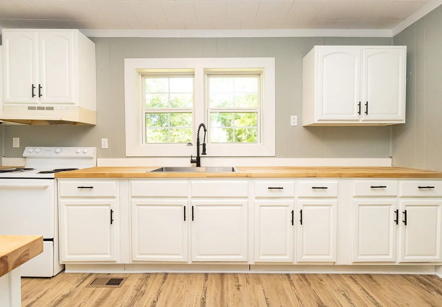 3 bed, 1.0 bath, 1040 sqft, $1,395 — Photo 2