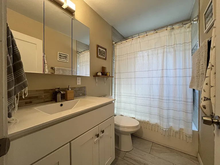 6640 NE Roselawn St — Photo 26