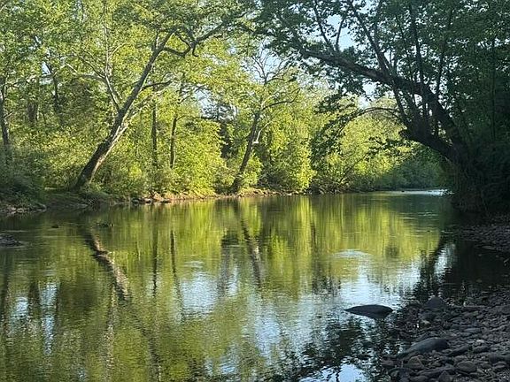 5th image of 815 Maury River Rd