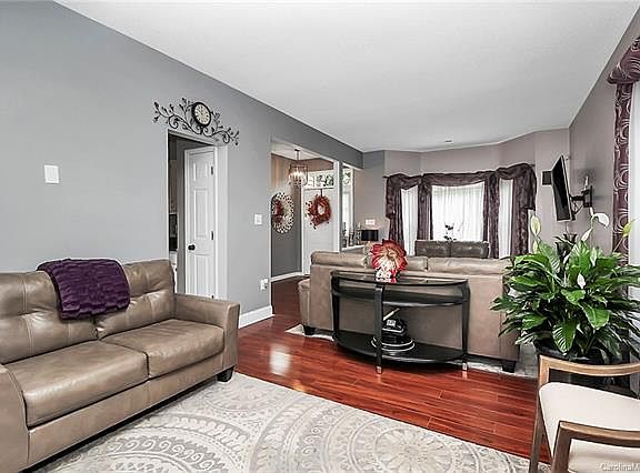 4th image of 5908 Carriage Oaks Dr