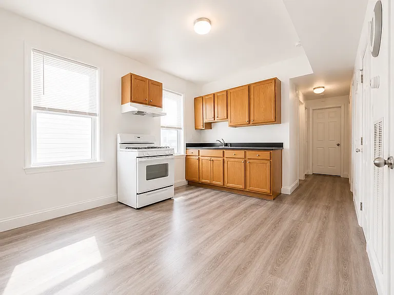 19 Highland St #6 — Photo 2