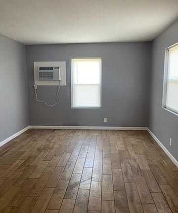 5th image of 715 Ewing Blvd APT C