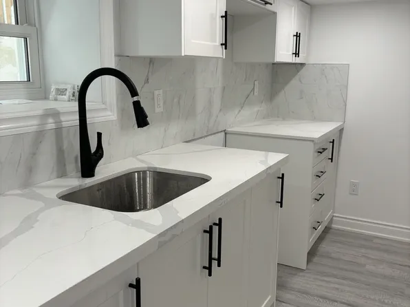 262 Clinton St #Basement, Toronto, ON M6G 2Y6