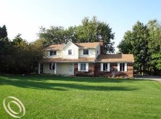 1686 Hartland Woods Dr, Howell, MI