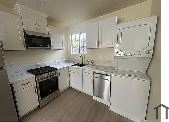 1 bed, 403 sqft, $2,150 — Photo 2