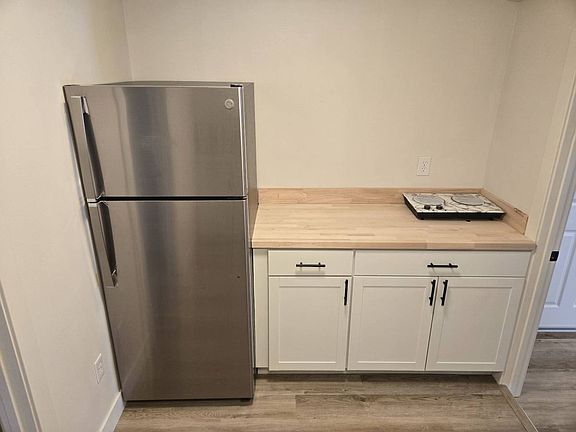 3rd image of 803 N Grand Ave #B