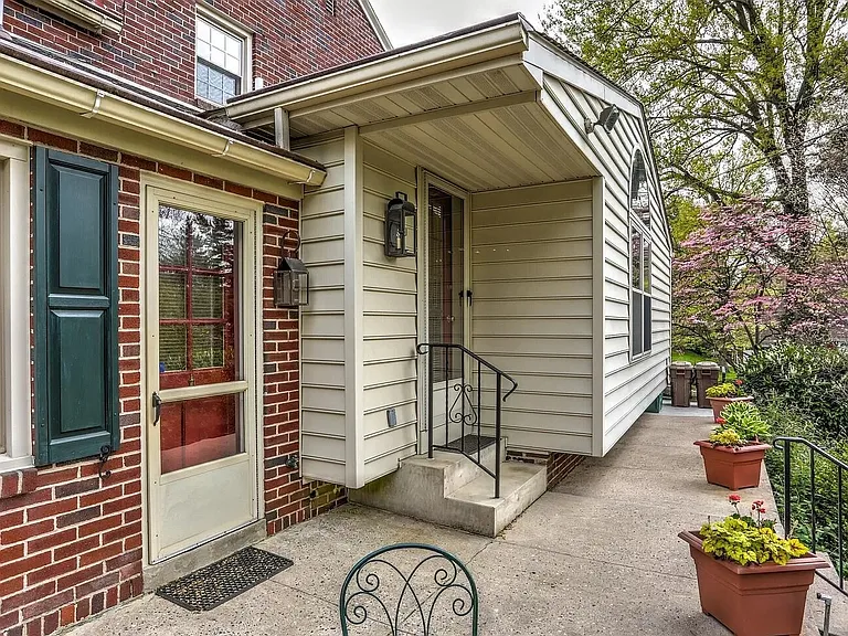 1321 Cheves Pl — Photo 32