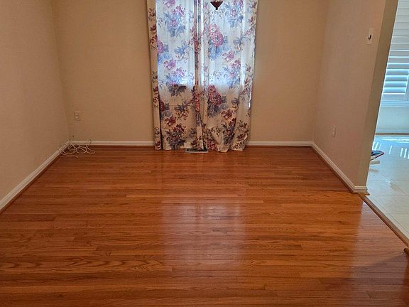 4th image of 9031 Piney Grove Dr