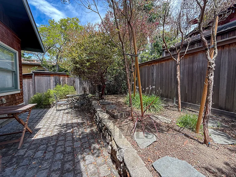 1187 Arch St — Photo 17