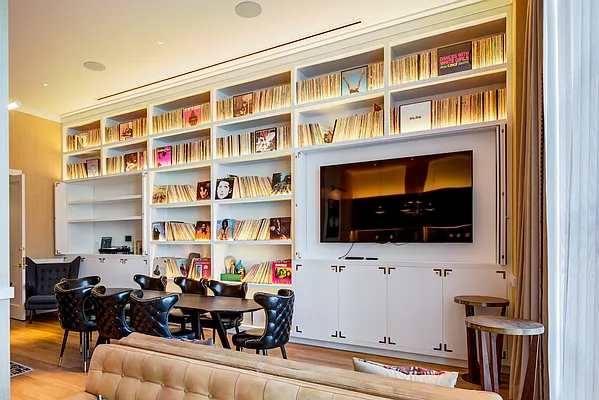 Rented by Greystar | media 11