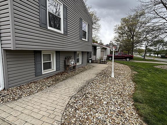 3rd image of 40 Crestwood Dr