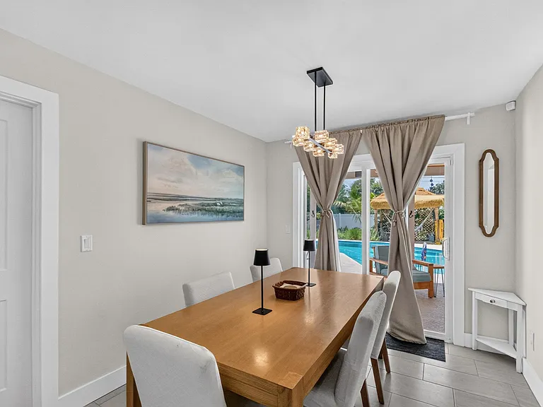 272 SW Fairchild Ave — Photo 17