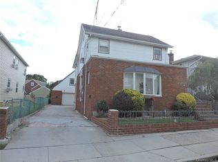 18 Leach St, Lynbrook, NY 11563