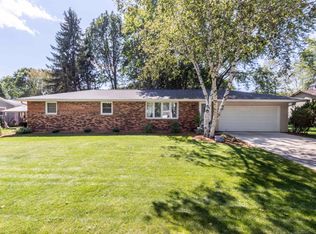 742 E Briar Ln, Green Bay, WI 54301