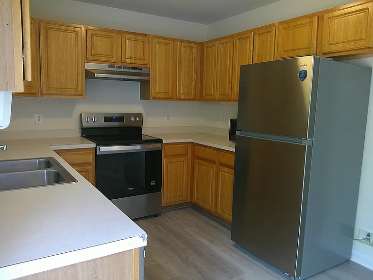 209 Ingram St E — Photo 8