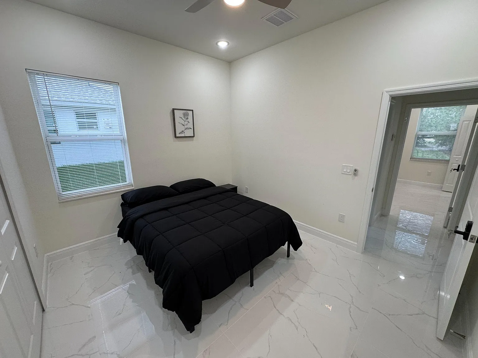 4 bed, 3.0 bath, 2100 sqft, $685 — Photo 2