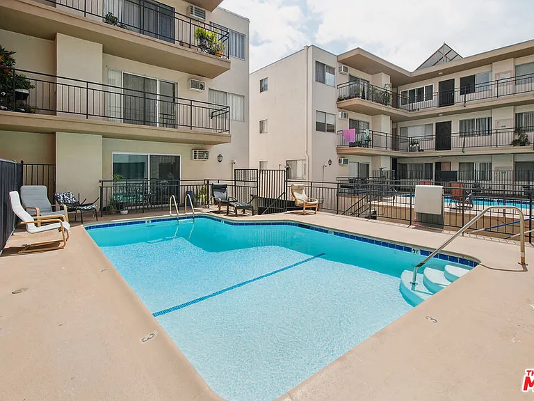 7540 Hampton Ave #206 — Photo 20