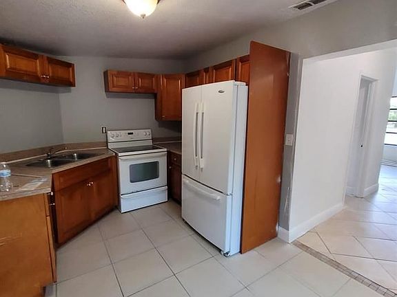 5th image of 1270 NE 42nd St