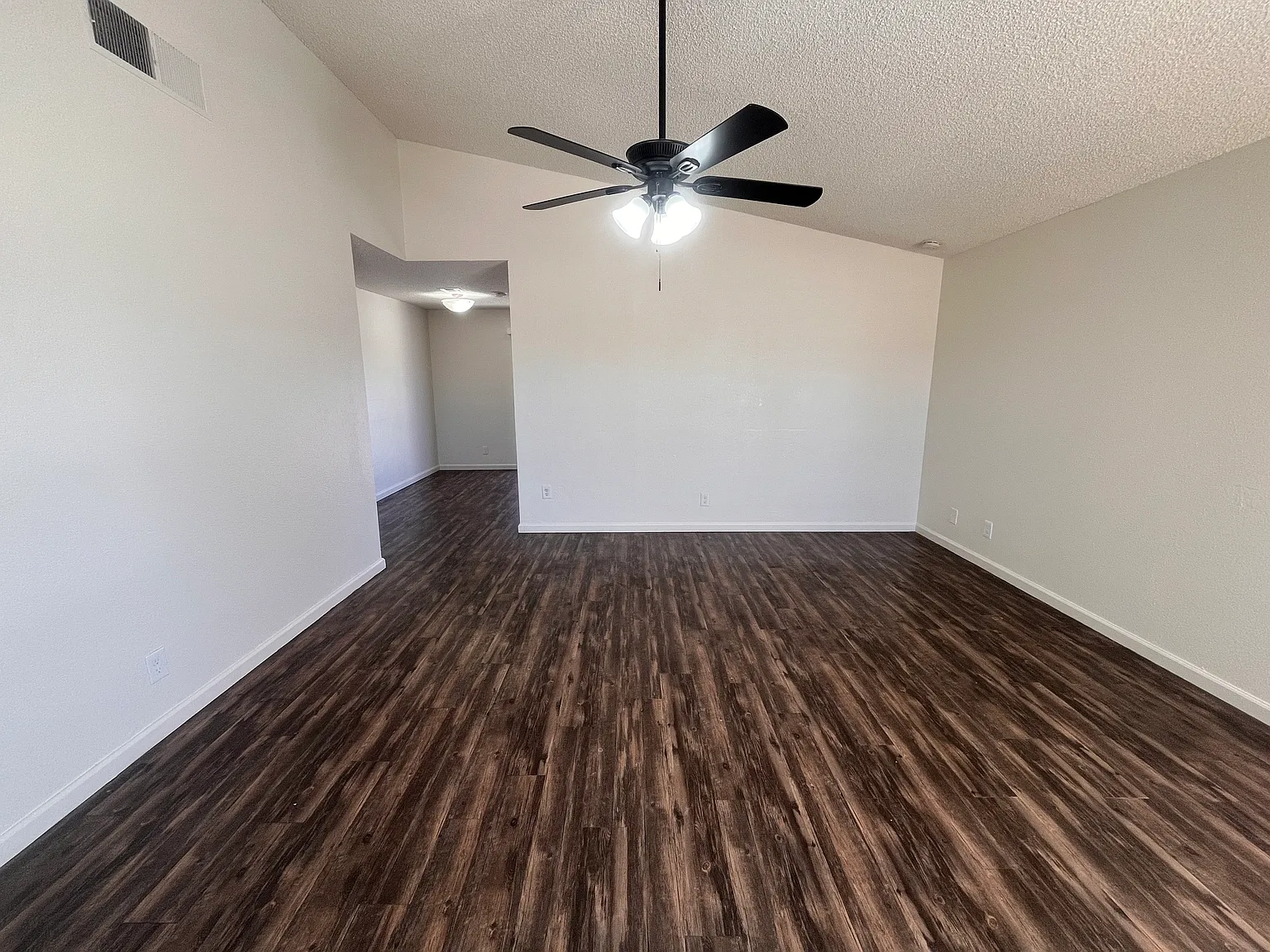 3 bed, 1148 sqft, $1,950 — Photo 2