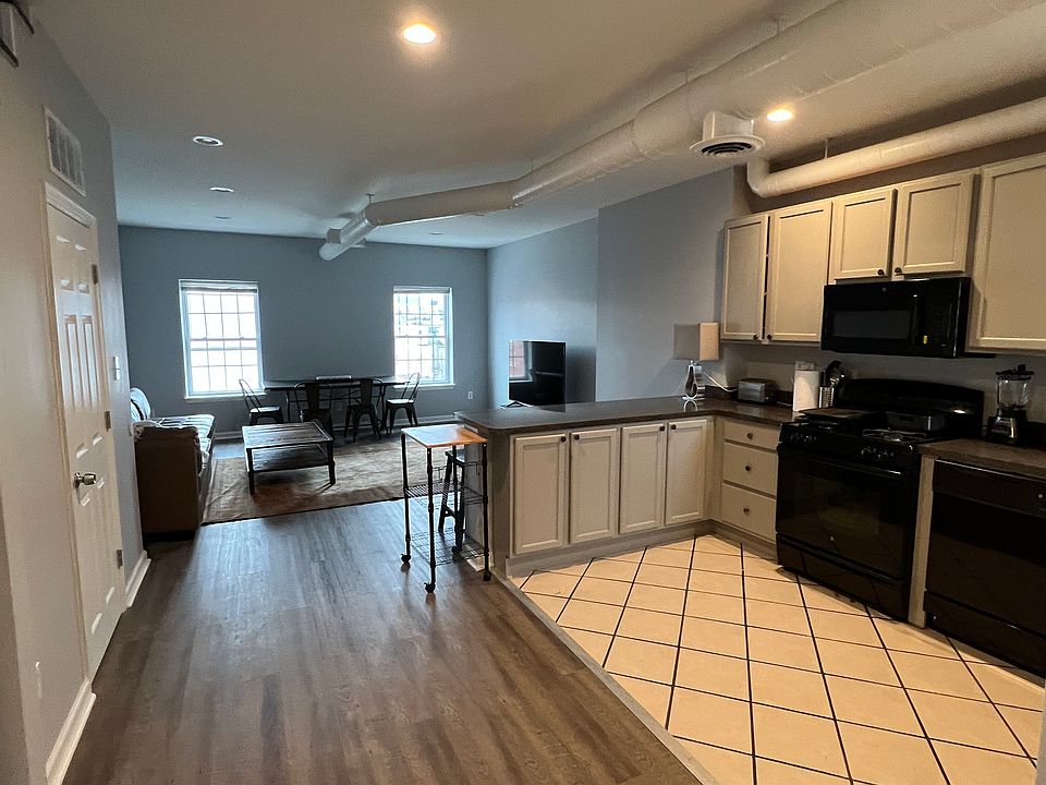 1st image of 1503 W Girard Ave #3
