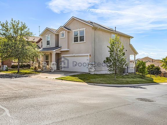 3rd image of 7321 Highland Bluff Cv