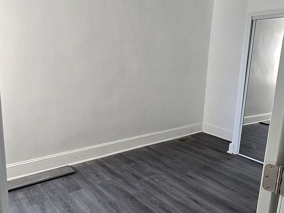 4th image of 5216 Kershaw St